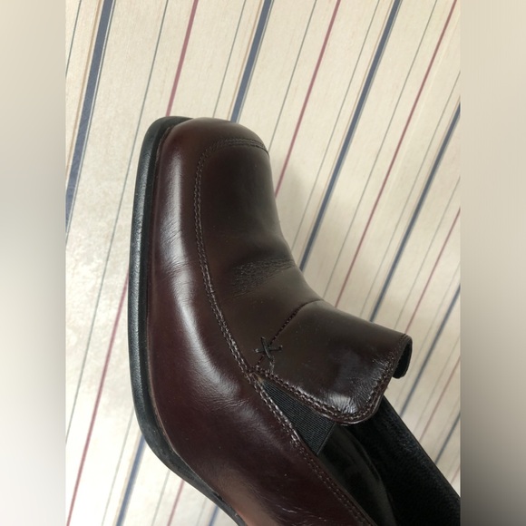 NWT FeetFirst Deep Maroon Italian Leather Pumps size 9b (39) - Picture 5 of 16